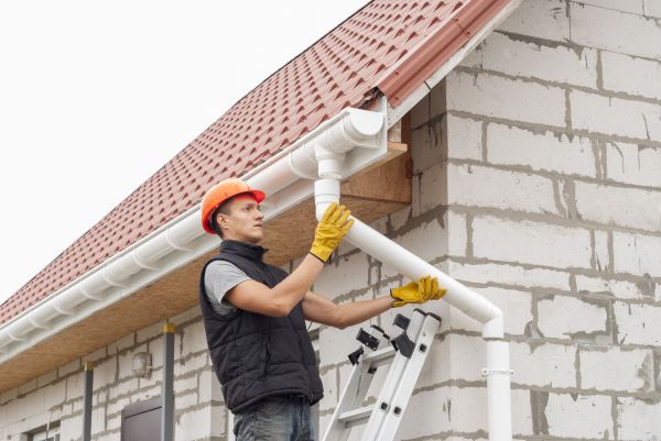 Gutter Downspout Unclogging in Yuba City