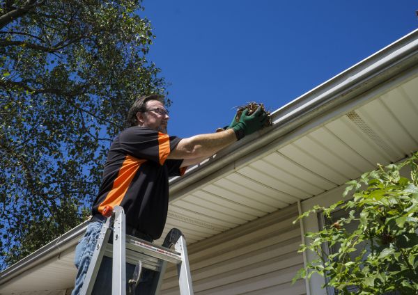 Eavestrough Clearing in Yuba City